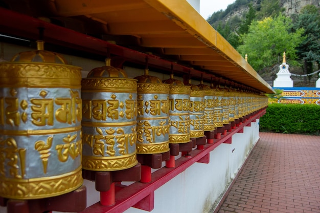 Tempio buddista di Dag Shang Kagyu a Panillo Aragon Spagna Dettagli in un tempio buddista Dag Shan