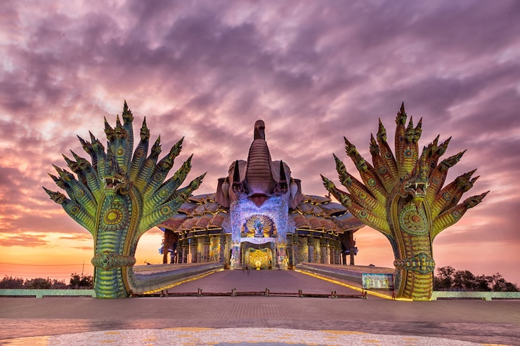 Foto tempio crepuscolare in thailandia.
