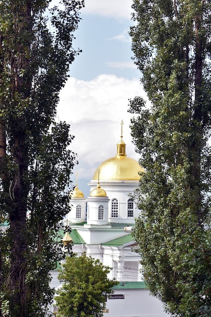 Tempio cristiano con cupola dorata