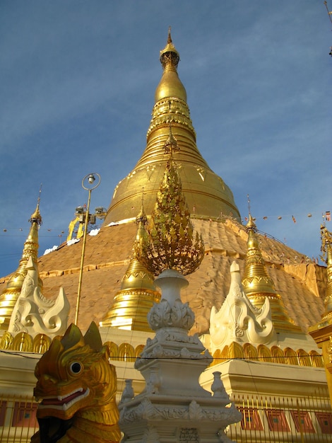 Tempio della pagoda di Shwedagon a Yangon Rangoon Myanmar