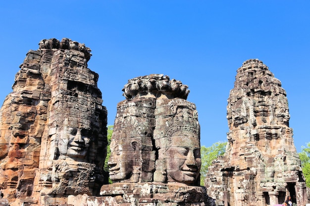 Tempio di Bayon in Cambogia volti di divinità sconosciute