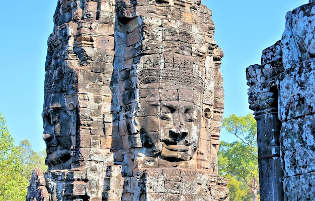 Tempio di Bayon in Cambogia volti di divinità sconosciute