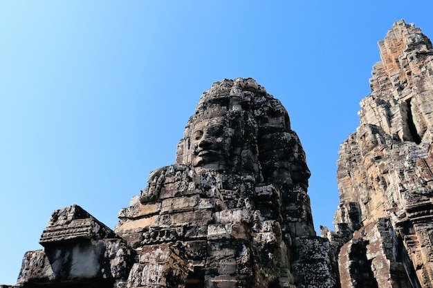 Tempio di Bayon in Cambogia volti di divinità sconosciute