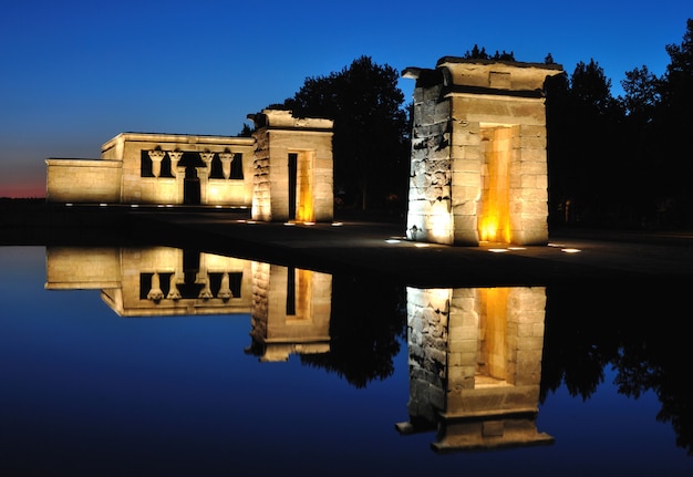 Tempio di Debod all'ora blu, Madrid, Spagna