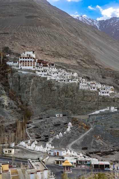 Tempio di Diskit o monastero tibetano buddista gompa-bello