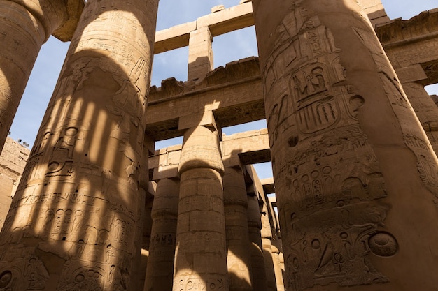 Tempio di Karnak Sculture colossali dell'antico Egitto nella valle del Nilo a Luxor