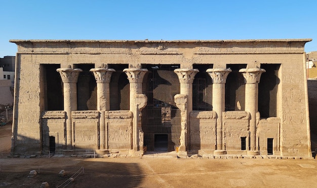 Tempio di Khnum Il tempio di Esna dedicato al dio Khnum Egitto