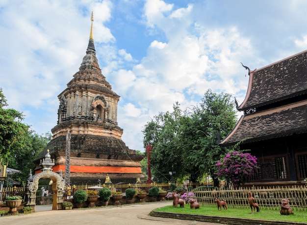 Tempio di legno antico in Chiang Mai, Tailandia