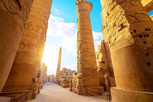 Tempio di Luxor Karnak. Il pilone con il cielo blu