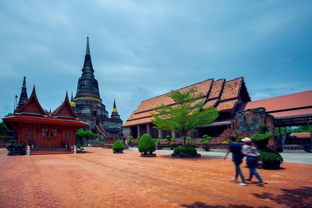 Tempio di mongkol di wat yai chai nel sito di eredità di ayutthaya Tailandia