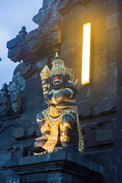 Tempio di pellegrinaggio indù Pura Tanah Lot sull'isola di Bali Indonesia