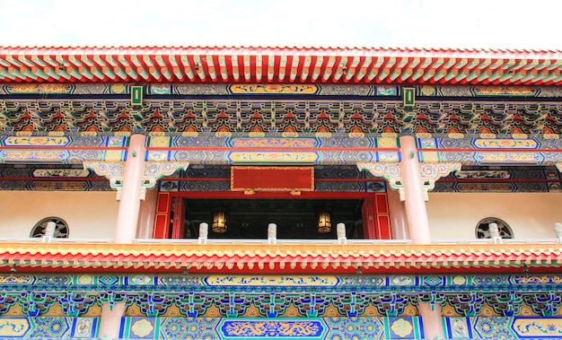 Tempio di stile cinese tradizionale a Wat Leng-Noei-Yi in Nonthaburi, Tailandia.