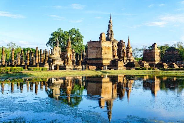 Tempio di Wat Mahathat nel distretto del parco storico di Sukhothai, Thailandia