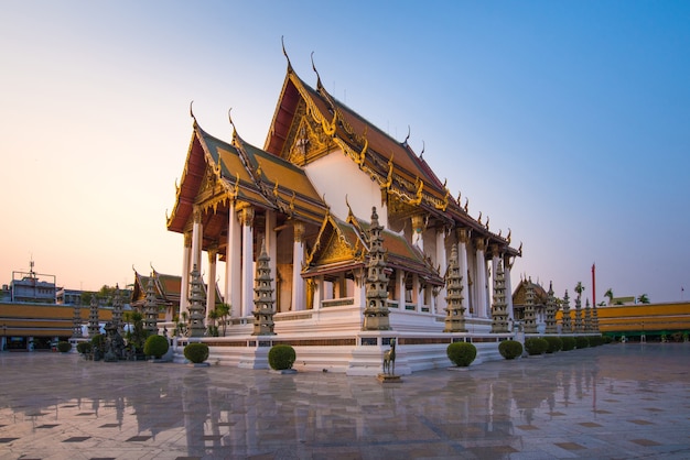 Tempio di Wat Suthat Thep Wararam a Bangkok Tailandia