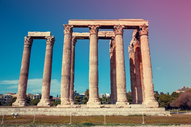 Tempio di Zeus Olimpio in serata al tramonto Atene