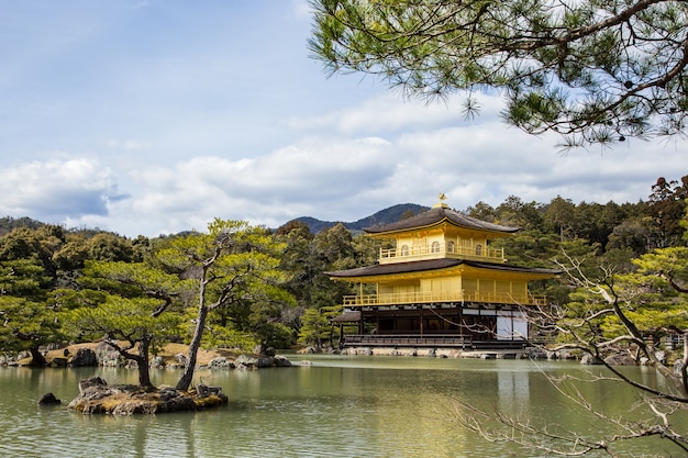 Tempio Kinkaku-ji, il Padiglione d&#39;oro, un tempio buddista Zen a Kyoto, in Giappone