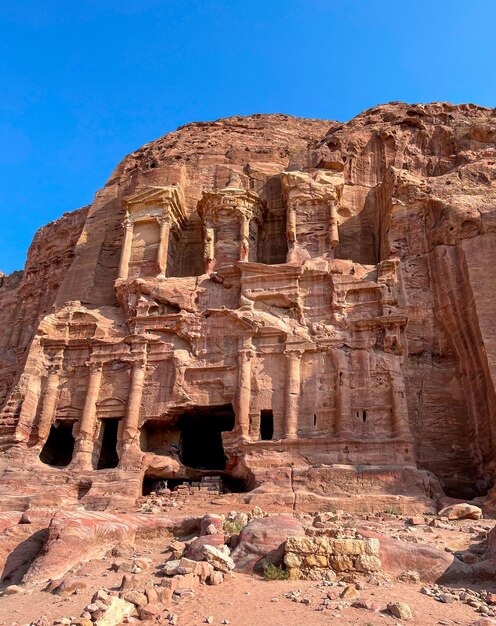 Tempio sopra una RockCut House a Little Petra o Siq AlBarid Jordan