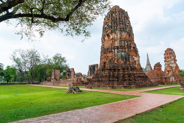 Tempio Wat Mahathat nel distretto del Parco storico di Sukhothai, un sito Patrimonio dell'Umanità dell'UNESCO ad Ayutthaya, in Thailandia