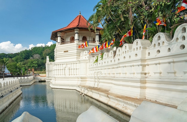 Temple of the Sacred Tooth Relic è un tempio buddista a Kandy