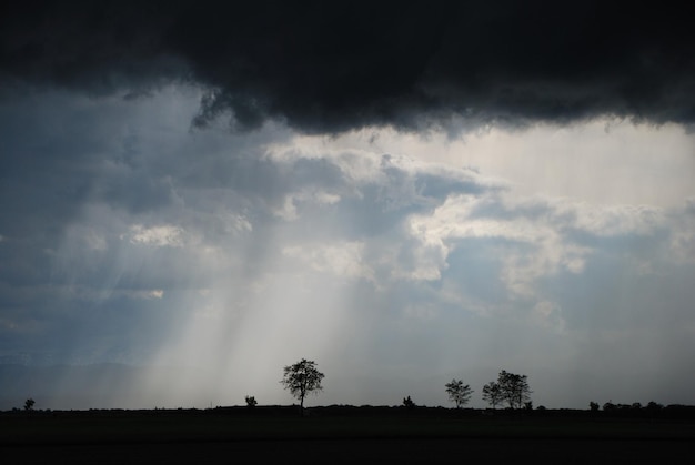 Temporale con nuvole scure