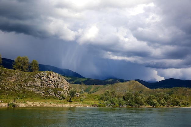 Temporali nelle montagne dell'Altai