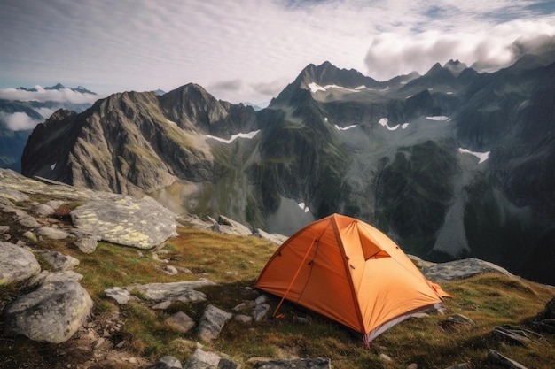 Tenda da campeggio con splendida vista sul paesaggio montano al tramonto IA generativa