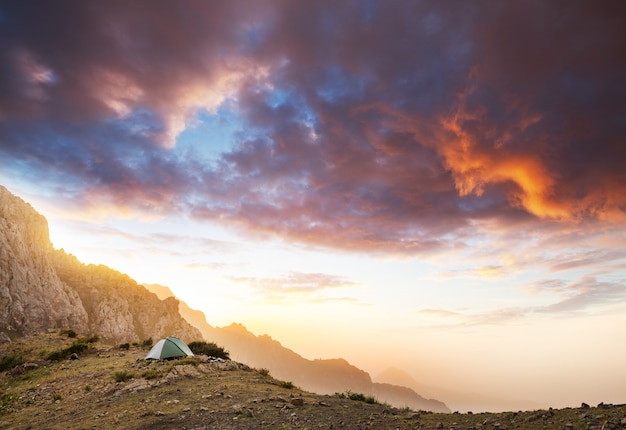 Tenda da trekking in montagna. Mt Baker Recreation Area, Washington, Stati Uniti d'America