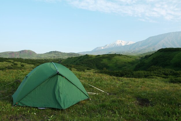 Tenda in montagna sulla Kamchatka