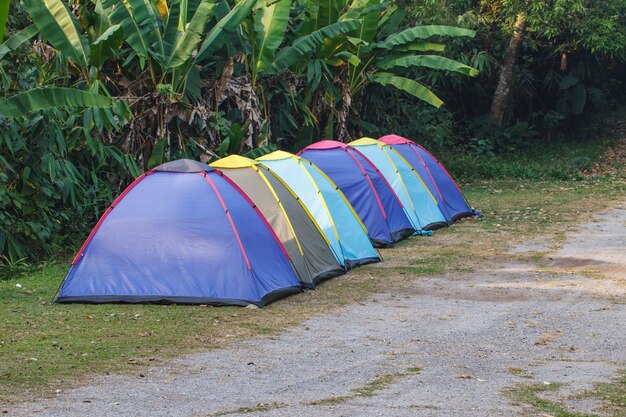 Tenda sul campeggio in mattinata