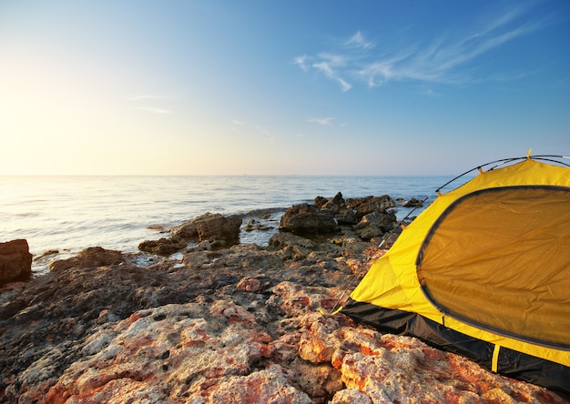 Tenda sul mare