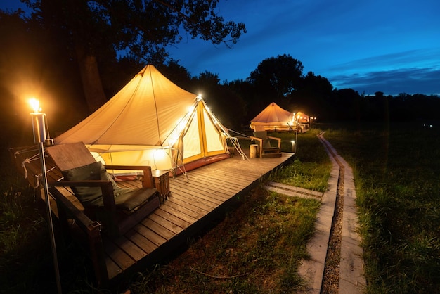 Tende alla notte glamping