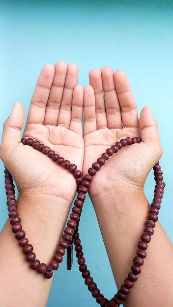 Tenendo in mano un Tasbih