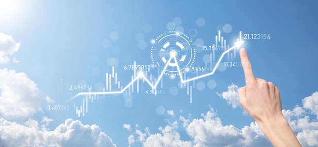 Tenere in mano i dati di vendita e il grafico del grafico della crescita economica. Pianificazione e strategia aziendale. Analizzando il commercio di cambio. Finanziario e bancario. Marketing digitale della tecnologia. Profitto e piano di crescita.