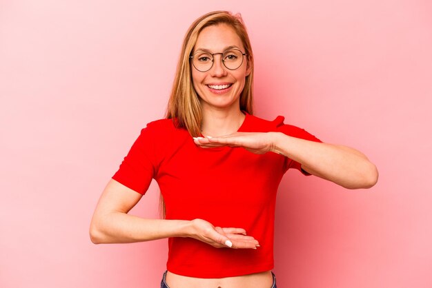 Tenere qualcosa con entrambe le mani presentazione del prodotto