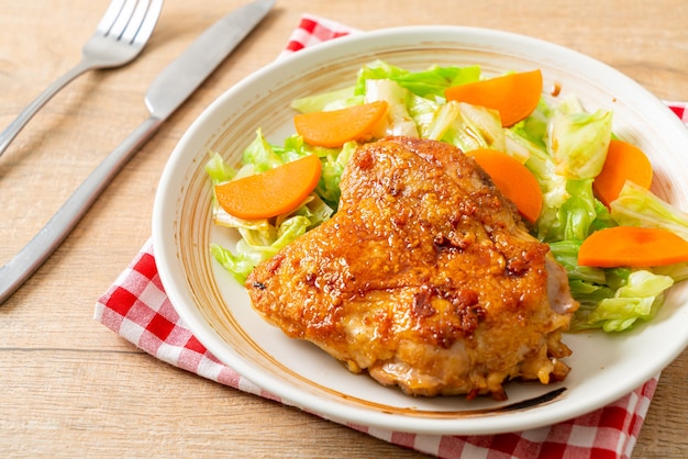 teppanyaki bistecca di pollo teriyaki con cavolo e carota