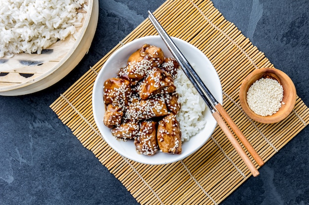 Teriyaki di pollo con riso