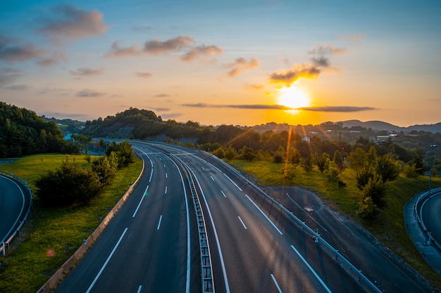 Termina la giornata in errenteria. Tramonto in autostrada. Gipuzkoa