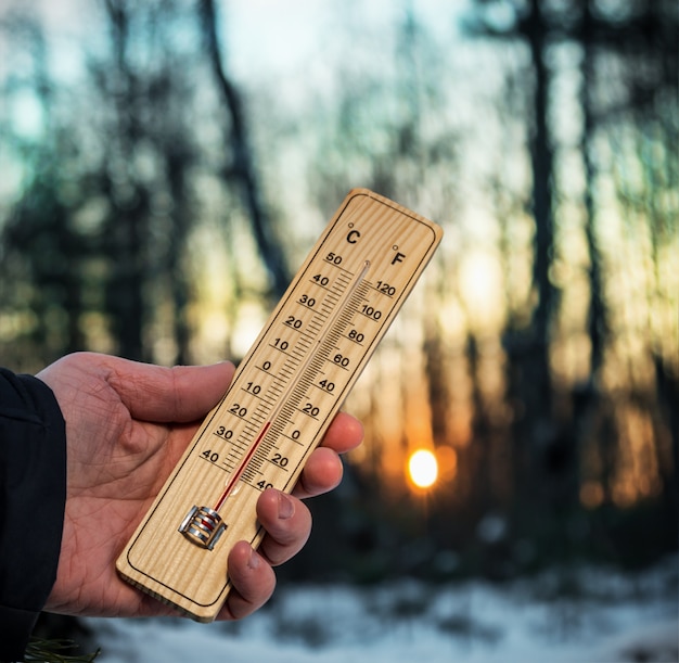 Termometro manuale con temperature sotto lo zero