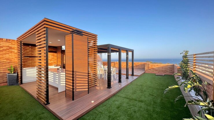 terraza con vistas al mar en la puesta de sol