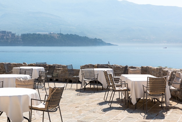 Terrazza dell'hotel di lusso sulla costa, Montenegro