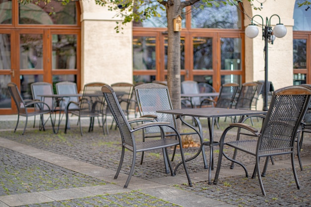 Terrazza esterna al ristorante con posti a sedere