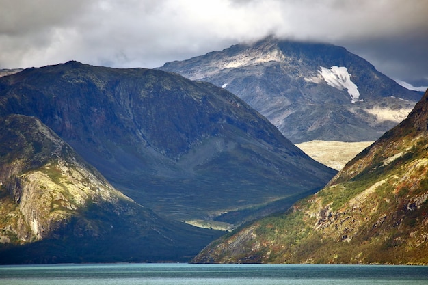 Terreno montuoso in Norvegia. Parco nazionale di Jotunheimen