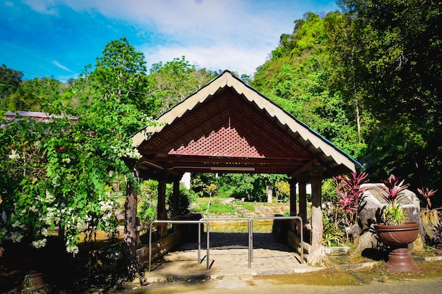 Tesoro architettura antica nel parco acquatico Bukit AyerPerlis in Malesia