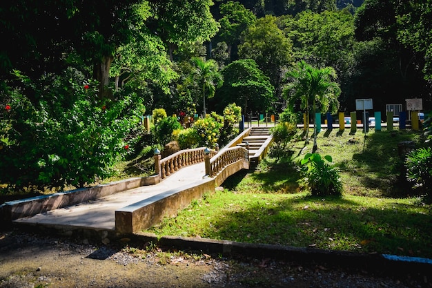 Tesoro architettura antica nel parco acquatico Bukit AyerPerlis in Malesia