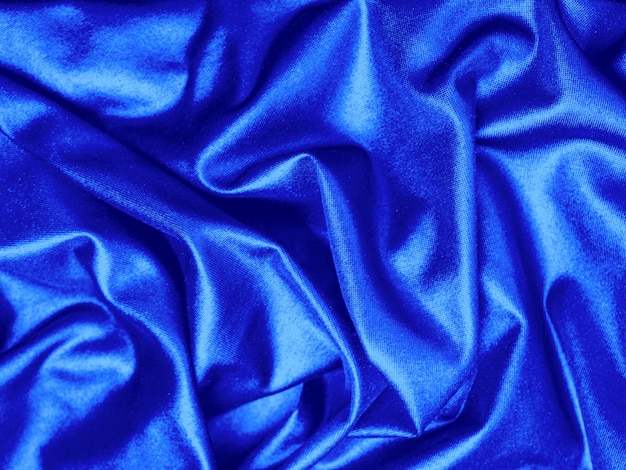 Tessuto di raso blu con belle pieghe Drappeggi di seta
