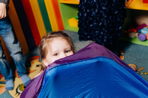 Tessuto rampicante bambina colore blu viola