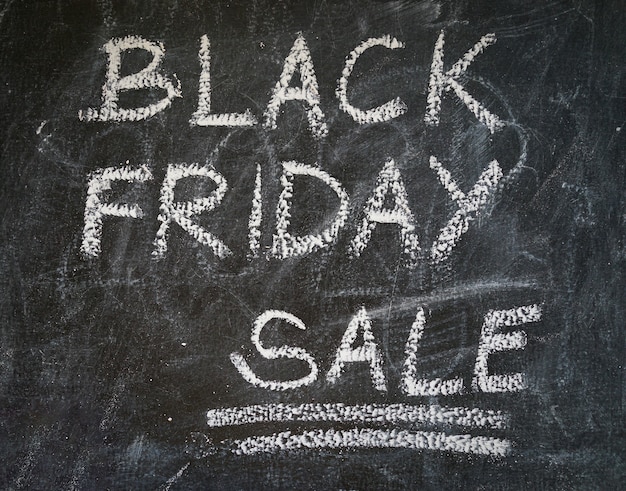 Testo del Black Friday su lavagna nera