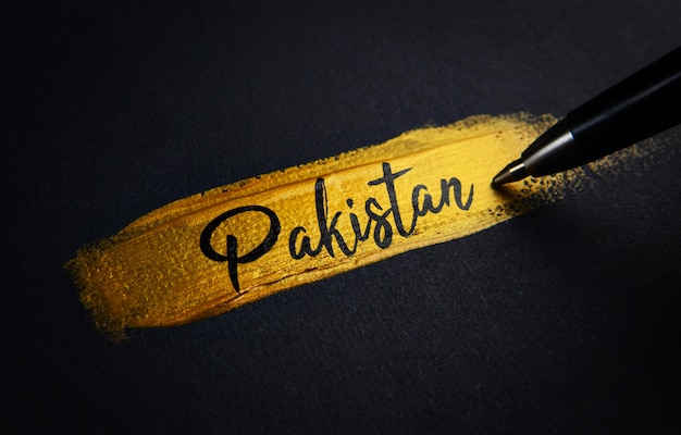 Testo della calligrafia del Pakistan sul tratto di pennello dorato