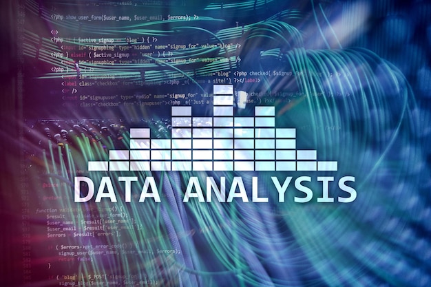 Testo di analisi dei Big Data sullo sfondo della sala server Internet e concetto di tecnologia moderna