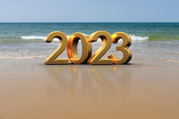 testo dorato 2023 sdraiato su una spiaggia sabbiosa - rendering 3d